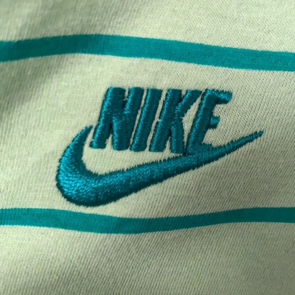 Striped NIKE half button hoodie - Picture 2 of 4